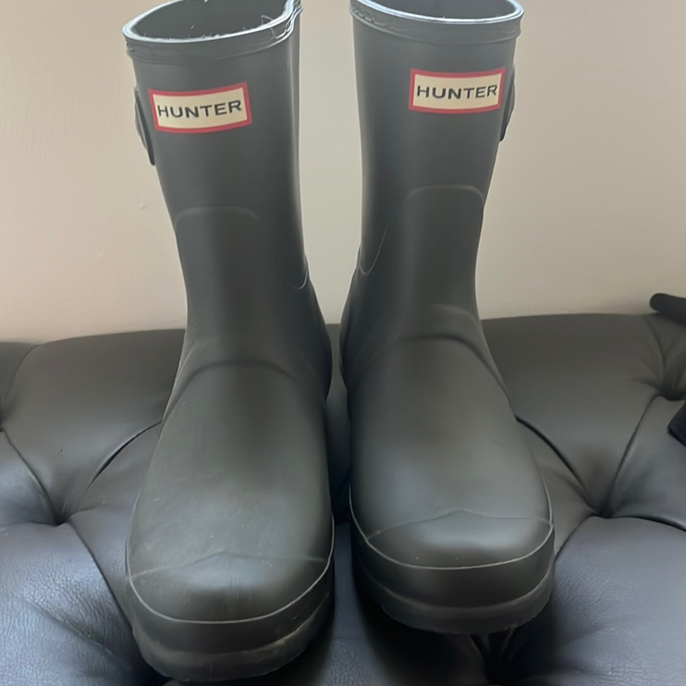 Hunter short rain boots, size 8